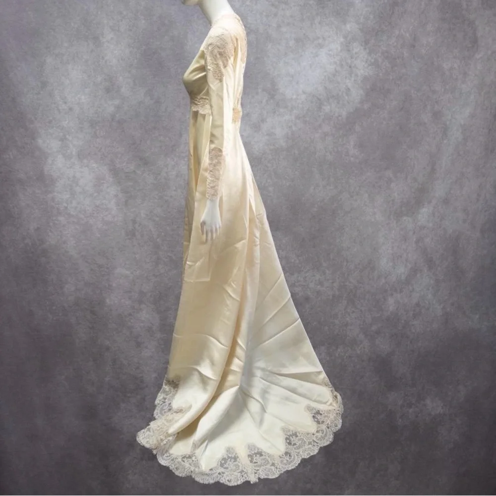 70s Wedding Dress in‎ Champagne with Empire Waist, ~25” and Lace Veil Headpiece